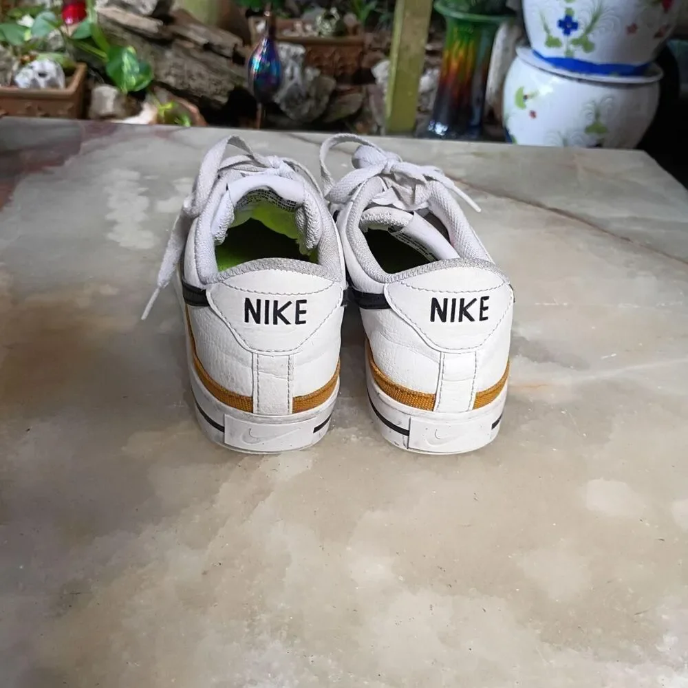 Nike women court